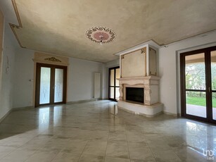 Villa 12 locali di 281 m² in Arezzo