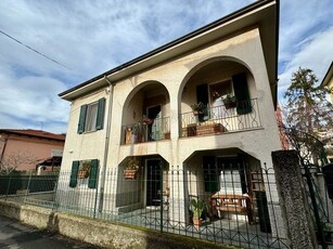 Villa bifamiliare in vendita a La Spezia Favaro