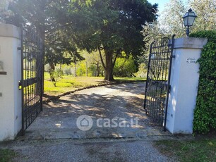 Villa in Vendita in a Prato