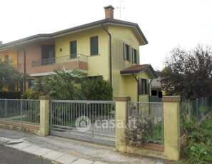 Villa in Vendita in Via dei Donatori a Rovigo