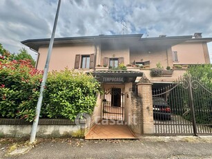 Villa in Vendita in Via Fratelli Gastinelli 17 a Reggio Emilia