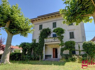 Villa in vendita Modena