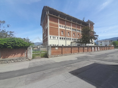 Capannone / Fondo - Industriale/Artigianale a Brescia