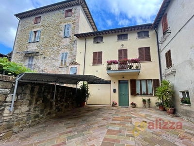 Casa indipendente con giardino, Assisi petrignano