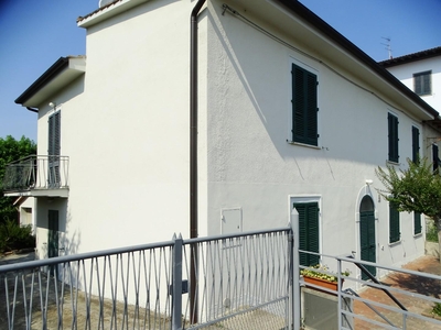 Casa indipendente con terrazzo, San Miniato basso