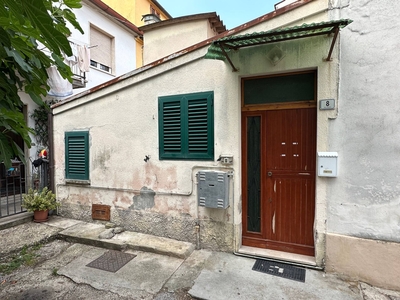 Casa indipendente da ristrutturare, Mosciano Sant'Angelo centro