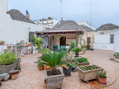 Casa semi indipendente in Via Garibaldi 99 a Alberobello