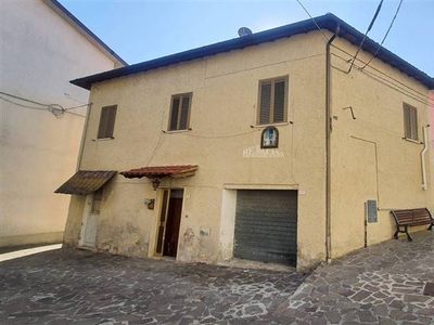 Casa singola in Piazza Regina Margherita a Maltignano