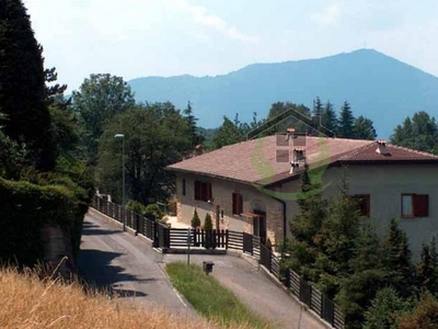 villa indipendente in vendita a Zogno