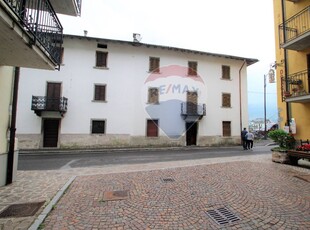 Casa indipendente a Oltre il Colle, 12 locali, 3 bagni, 260 m²