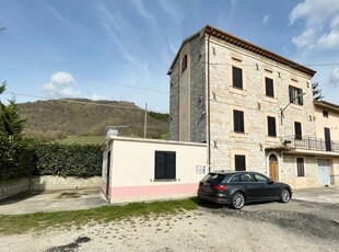 Casa indipendente in vendita a Scheggia E Pascelupo