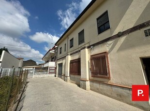 Casa indipendente in Via dei Tintori, Caserta, 12 locali, 2 bagni