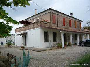 Casa singola in ottime condizioni con giardino privato di mq. 1000