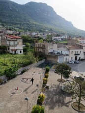 Frasso Telesino (BN) In antico stabile ampio appartamento