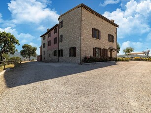 Grande appartamento in un casale con 2 piscine