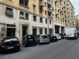 Negozio in affitto a Genova