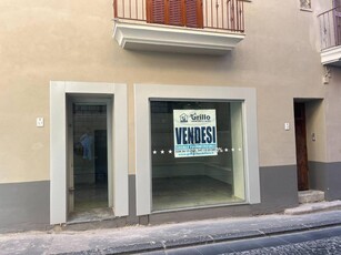 Negozio in vendita a Pozzuoli