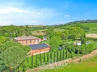 Prestigioso podere ristrutturato con dependance in vendita nel cuore delle Crete Senesi