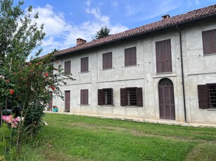 Rustico in Via GIUSEPPE CECCHIN 2, Asti, 6 locali, 2 bagni, 160 m²