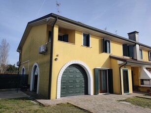 Villa a schiera in , Porto Viro (RO)