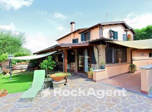 Villa bifamiliare in vendita a Albano Laziale
