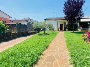 Villa bifamiliare in vendita a Curtatone Mantova Buscoldo