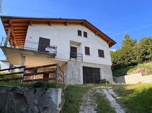 Villa in vendita a Mandello Del Lario