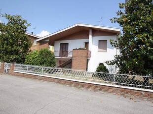 Villa in vendita a Mirandola