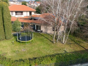 Villa in vendita a Verano Brianza