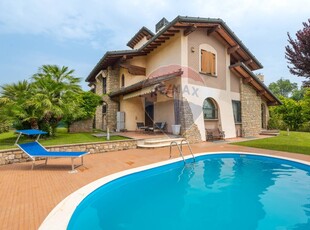 Villa in Via Don Todeschini, Cologno al Serio, 5 locali, 3 bagni