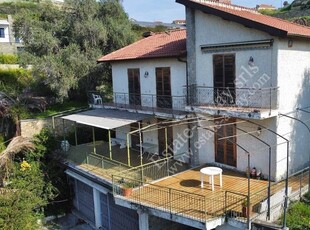 Villa singola in Via dei colli, Bordighera, 9 locali, 5 bagni, con box