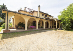 villa in vendita a Carmignano