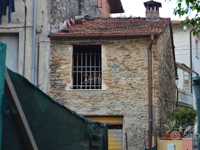 Casa indipendente da ristrutturare in sp1 7, Montignoso