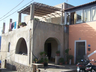 Casa indipendente in vendita in via stradale pianoconte, Lipari