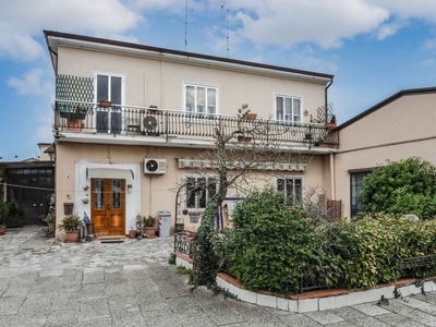 Villa Bifamiliare 7 locali di 307 m² in Copparo