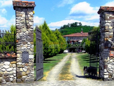 Villa con giardino in sp30 78, Villafranca in Lunigiana