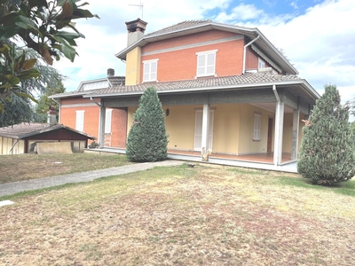 Villa con giardino a Alseno