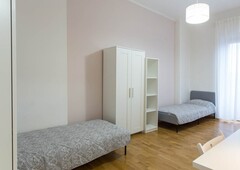 Letto in affitto in appartamento con 2 camere da letto a Milano, Milano