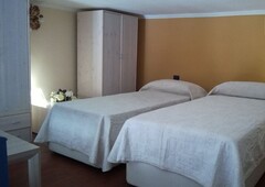 Stanza in affitto in appartamento con 3 camere da letto a Vasto, Napoli