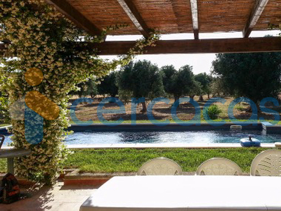 Casolare di campagna con piscina e terreno in vendita a Nardò, Puglia