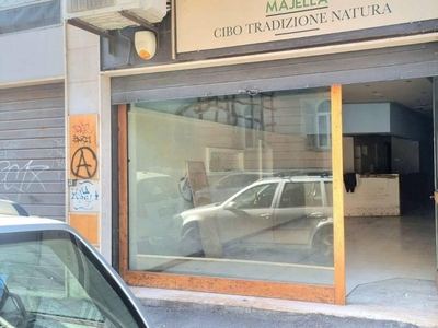 spazio commerciale in vendita a Pescara
