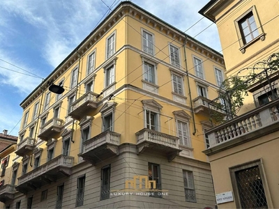 Prestigioso appartamento di 435 m² in affitto Via Montenapoleone, 20, Milano, Lombardia