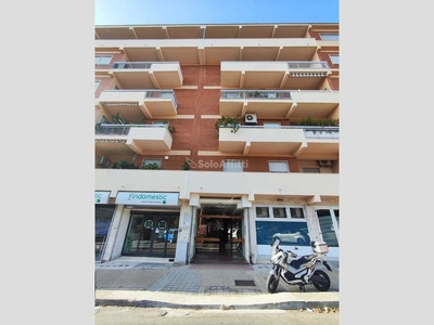 Appartamento in Affitto a Reggio Calabria, zona Viale LibertÃ, 1'000€, 200 m², arredato