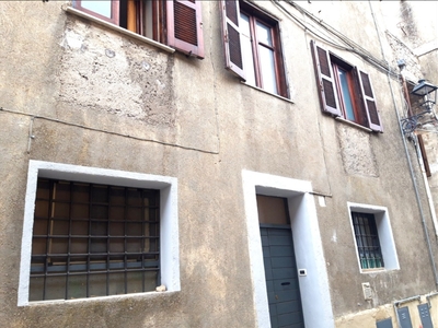 Appartamento in Via Circonvallazione, Torre Cajetani, 7 locali, 140 m²