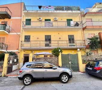 Quadrilocale in Via Emanuele Viola, Palermo, 1 bagno, 115 m², 1° piano