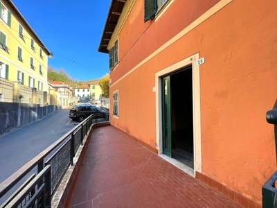 Appartamento in Via Ennio Del Monte, Campomorone, 5 locali, 1 bagno