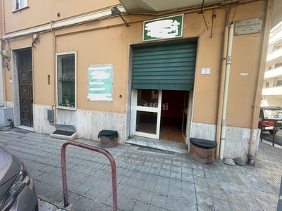 Capannone in Affitto a Reggio Calabria, zona Centro, 500€, 40 m²