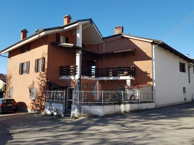 casa in vendita a Barone Canavese