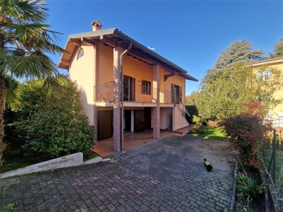 Casa indipendente in Via Caravaggio, Castelletto sopra Ticino, 2 bagni