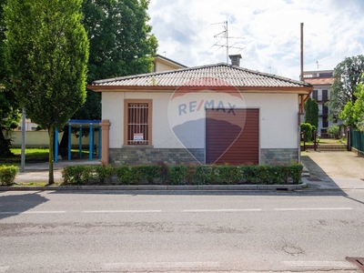Casa indipendente in Via Rimembranze, Cassago Brianza, 3 locali